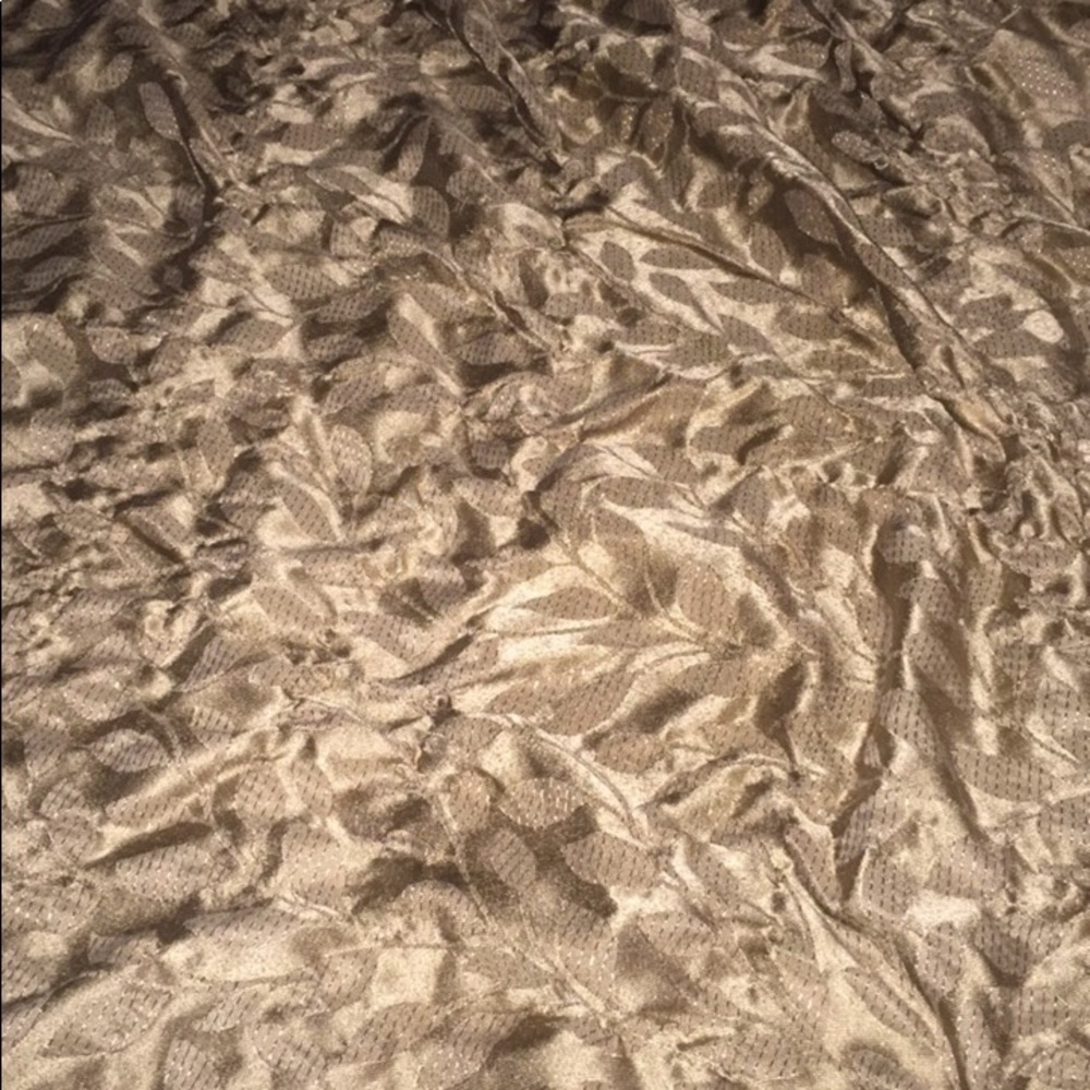 Gold curtain